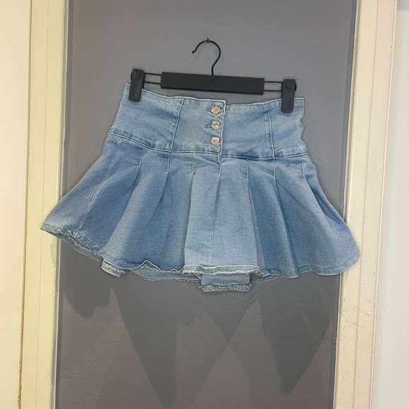 90’s Style Pleated Mini Skirt - Picture 1 of 4